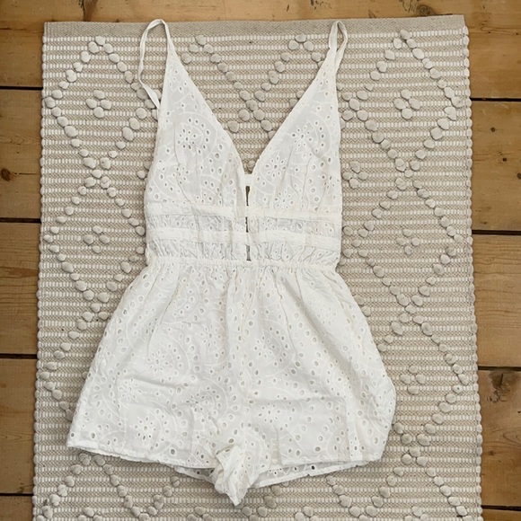 ❌SOLD❌ LA Hearts White Eyelet Romper - Picture 2 of 4